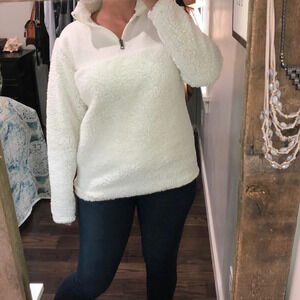 Athletic works medium pullover